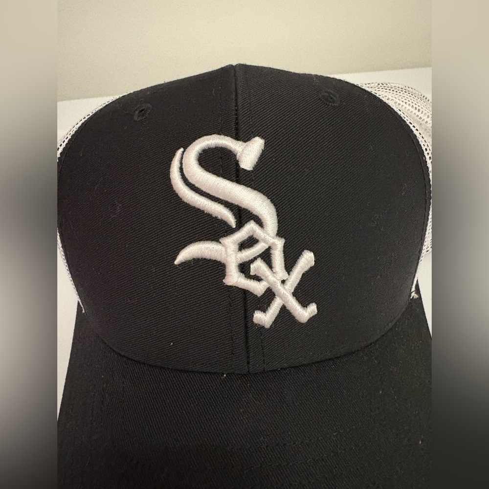 EUC Chicago white sox mlb baseball one size adjustable black cap